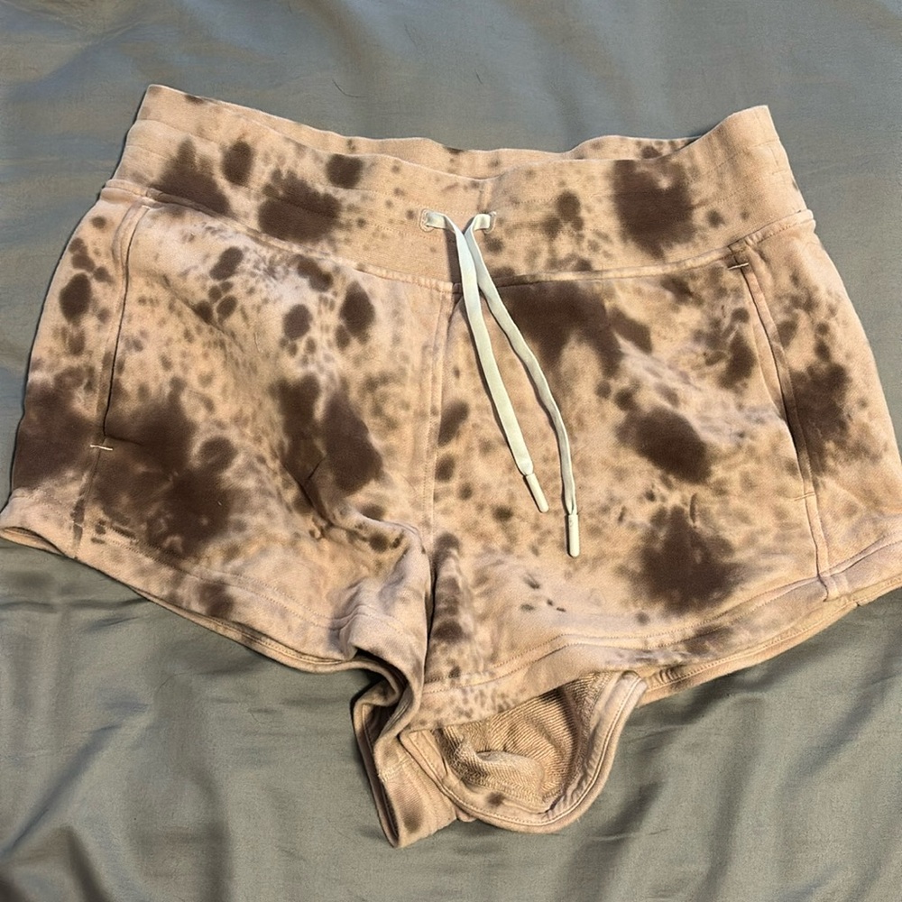 Lululemon in her glo shorts